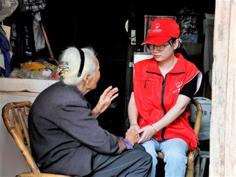 心手“香”牵 情“溢”满满 情暖夕阳红村官频道中国青年网