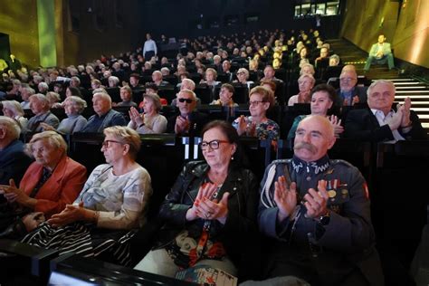 Piosenki Kabaretu Starszych Pan W Na Koncercie Weterana W Gda Sku Foto