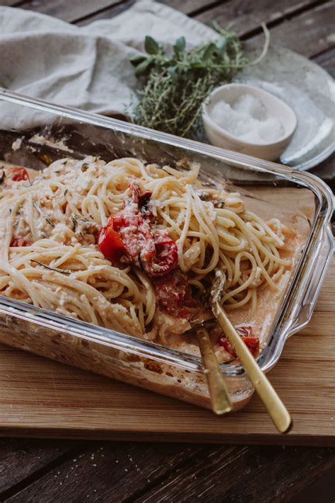 Rezept Spaghetti Mit Tomaten Feta So E Aus Dem Ofen The Daily Dose