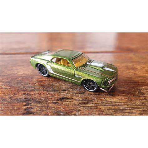 Hot Wheels 69 Ford Mustang Verde HW Showroom Muscle Mania 2013 Fora Da Embalagem Main