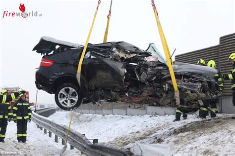 Oö Pkw Kracht Auf A1 Gegen Lärmschutzwand → Beifahrer Eingeklemmt