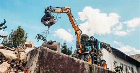 Delhi PWD Demolishes Hanuman Temple Dargah In Bhajanpura Amid Heavy