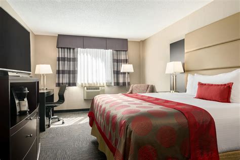 Ramada by Wyndham Saskatoon | Saskatoon, SK Hotels