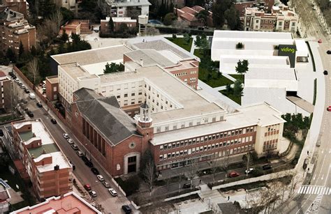 Centro Deportivo C Fray Bernardino Sahag N Estudio Azqueta