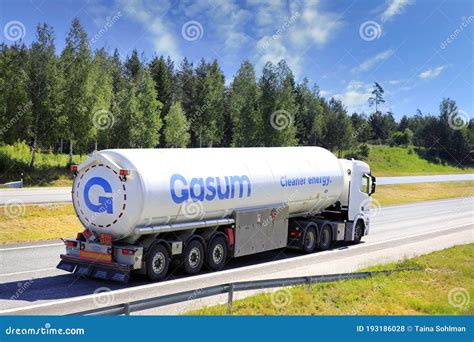 White Semi Tanker Truck Hauls LNG Editorial Stock Photo - Image of road ...