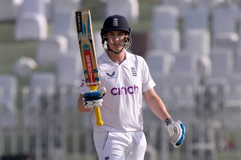 England Cricket Score Harry Brook Stars As England Rack Up 657 Against