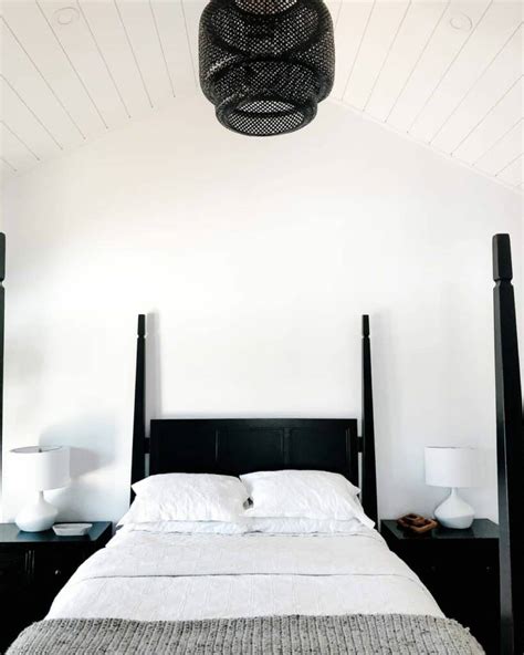 18 Grey, White, and Black Bedroom Ideas To Achieve A Chic Aesthetic