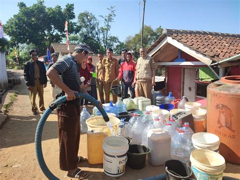 Warga Lingkungan Hegarmanah Kesulitan Air Bersih Pemerintah Kelurahan