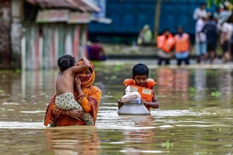 Bangladesh Floods Leave Nearly 300 000 In Emergency Shelters Pakistan