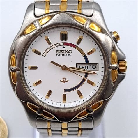 A Handsome Seiko Heavy Gauge Kinetic Gentleman S Wrist Watch Set With