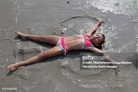 Hot Sexy Angelic Herald Bikini Pics