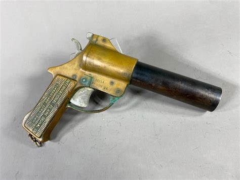 International Flare Signal Co 37mm Flare Pistol Auction