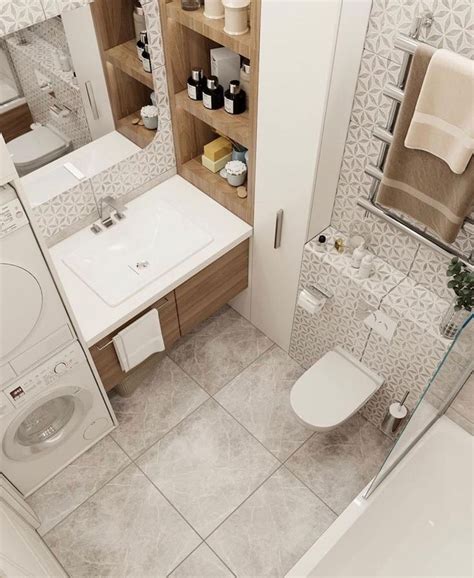 Ванная комната с унитазом, раковиной и ванной