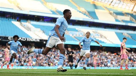 Fa Youth Cup Final Man City Beat Leeds 4 0 To Lift Trophy At Etihad