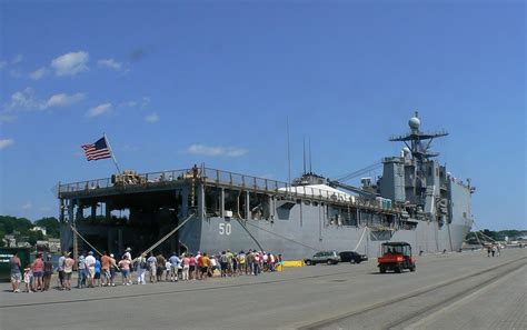 Uss Carter Hall Lsd 50 The Uss Carter Hall Is A Landing Flickr