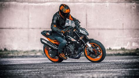 Ktm Duke Razones Por Las Que Es Una Naked De Referencia Motorbike My Xxx Hot Girl