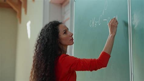 caucásico niña estudiante Hispano mujer latina americano hembra en Universidad Universidad sala