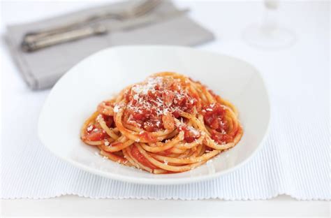 Ricetta Bucatini All Amatriciana Pasta Cucchiaio D Argento