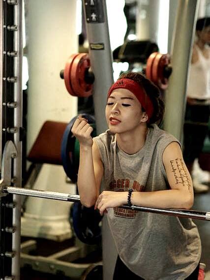 Hana Giang Anh Cô nàng HLV thể dục tuổi cực hot trên Youtube