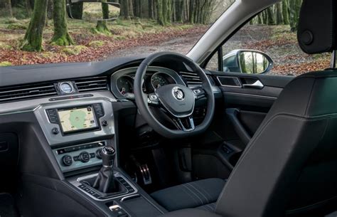 Volkswagen Passat Alltrack Review - Changing Lanes