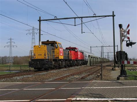 Baureihe 6400 in zwei verschiedene Farben. Hier sind die 6468 und 6496 ...