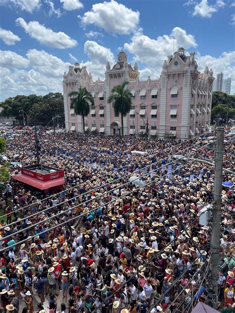 Tradição De 35 Anos Arrastões Do Arraial Do Pavulagem Voltam às Ruas