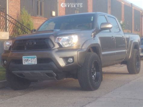 2015 Toyota Tacoma With 17x9 12 Gear Off Road Big Block And 26565r17