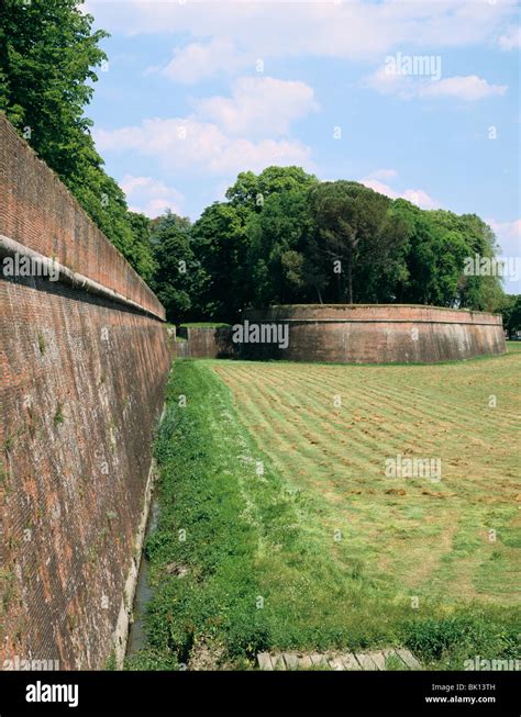 Town walls, Lucca, Tuscany, Italy Stock Photo - Alamy