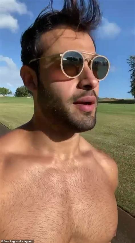 Britney Spears Shows Off Bikini Body In A New Video On Her Hawaiian Getaway Daily Mail Online