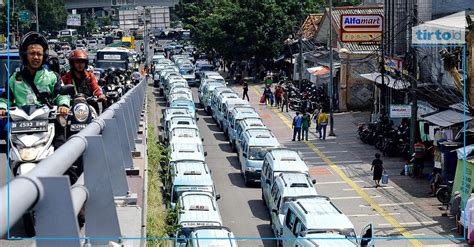 Demo Sopir Angkot Tanah Abang Transjakarta Explorer Tak Beroperasi