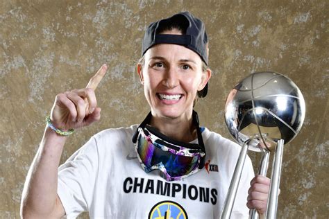 Courtney Vandersloot Wnba Team - Sela Wynnie