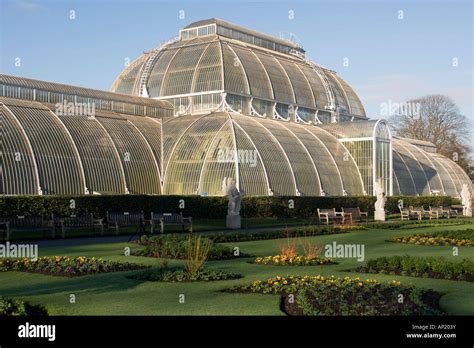 Kew Gardens Palm House Hi Res Stock Photography And Images Alamy