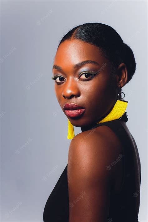 Premium Photo Portrait Of Beautiful African American Woman