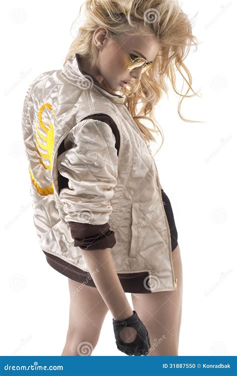 Pose Sexy D une Jeune Dame Blonde Photo stock Image du élégance pose 31887550