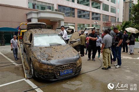 昆明暴雨致一小区地下车库被淹：83辆车报废，不乏豪车 直击现场 澎湃新闻 The Paper