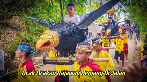 Arak Arakan Rajawali Di Jalanan Seni Benjang Mekar Budaya Youtube