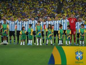 Doble sanción de la FIFA contra la AFA por cantos racistas y el