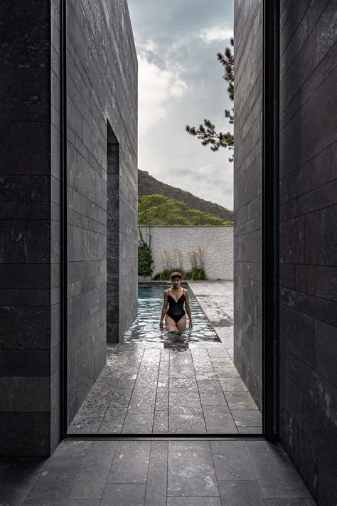 Smartvoll Completes Monolithic Spa Building Made From Stone Slabs