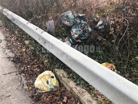 Incivili Bordo Strada In Via Della Polveriera Usato Come Discarica