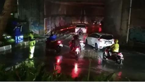 Jalan Sempat Terputus Akibat Banjir Kolong Tol JORR Meruya Sudah Bisa