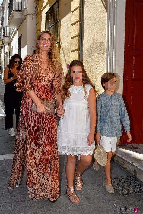 Alejandra Osborne Con Sus Hijos En La Boda De Claudia Osborne Boda De