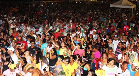 Mais De 40 Mil Pessoas Passam Noite Na Central Da Folia Em Parnaíba