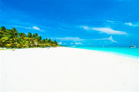 Beautiful Maldives Island 2818670 Stock Photo at Vecteezy