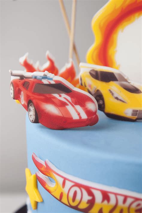 Zestaw dekoracje na tort Hot Wheels 14 el Słodka Fanaberia
