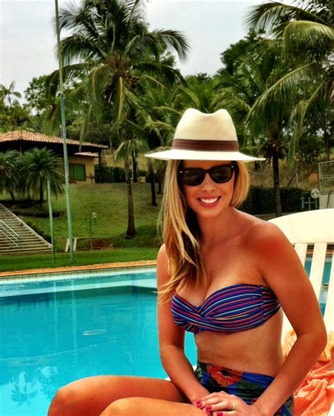 Hot Sexy Sarah Leao Bikini Pics