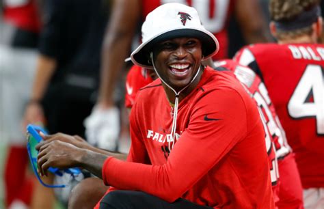 Julio Jones Becomes Nfls Highest Paid Receiver After Signing Extension