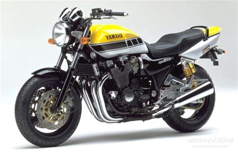 Moto Yamaha Xjr