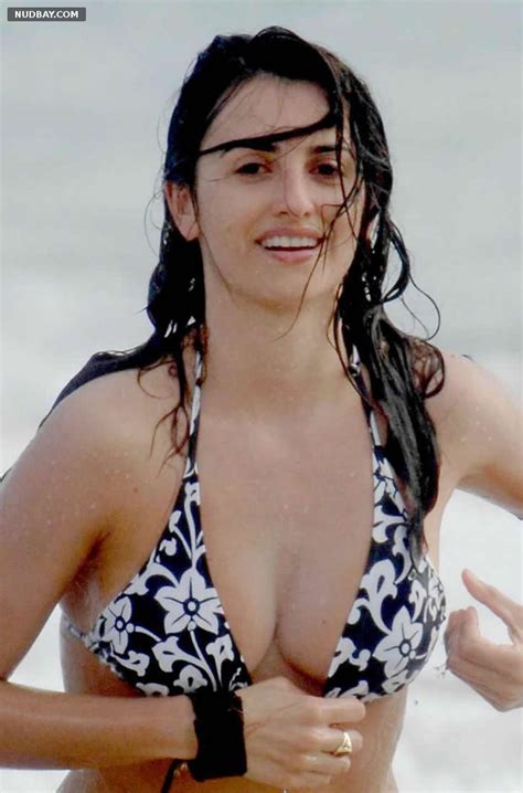 Penelope Cruz Nude Tits In Bikini On The Beach Vacation 2008 Nudbay