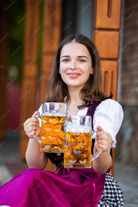 Premium Photo Sexy Russian Woman In Bavarian Dress Holding Beer Mugs