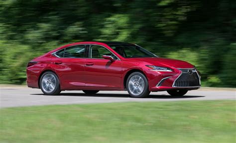 2019 Lexus Es Reviews Lexus Es Price Photos And Specs Car And Driver